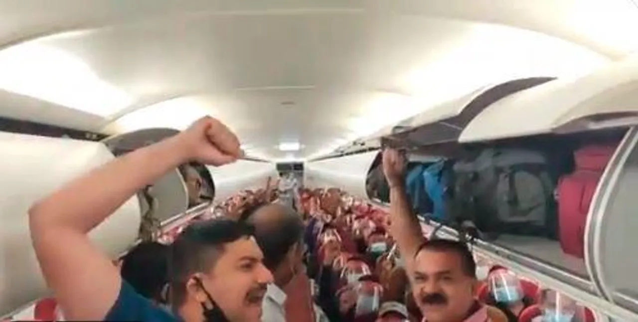 'ভারত মাতা কি জয়' স্লোগান তুলে দেশে ফিরলেন আফগানিস্তানে আটকে পরা ভারতীয়রা