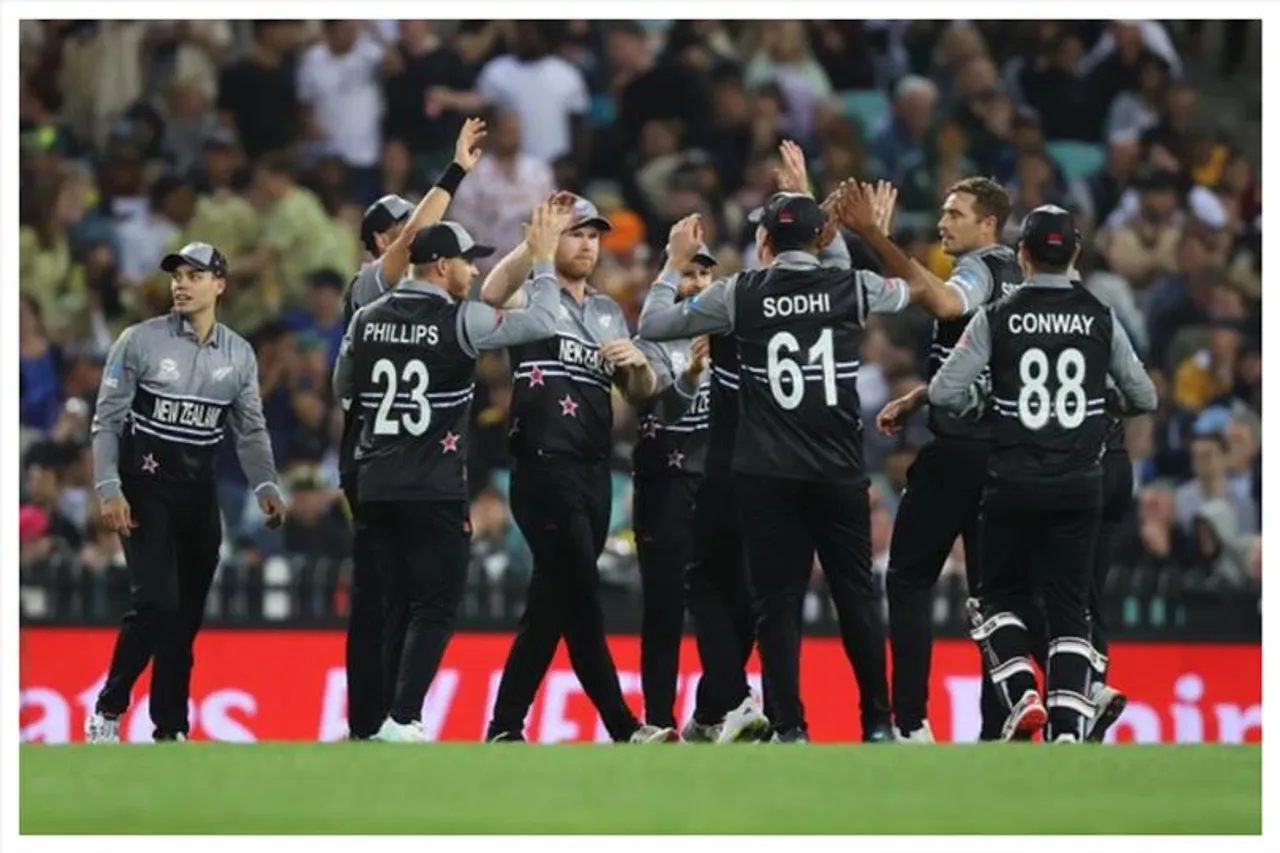 অস্ট্রেলিয়াকে দুরমুশ করল নিউজিল্যান্ড