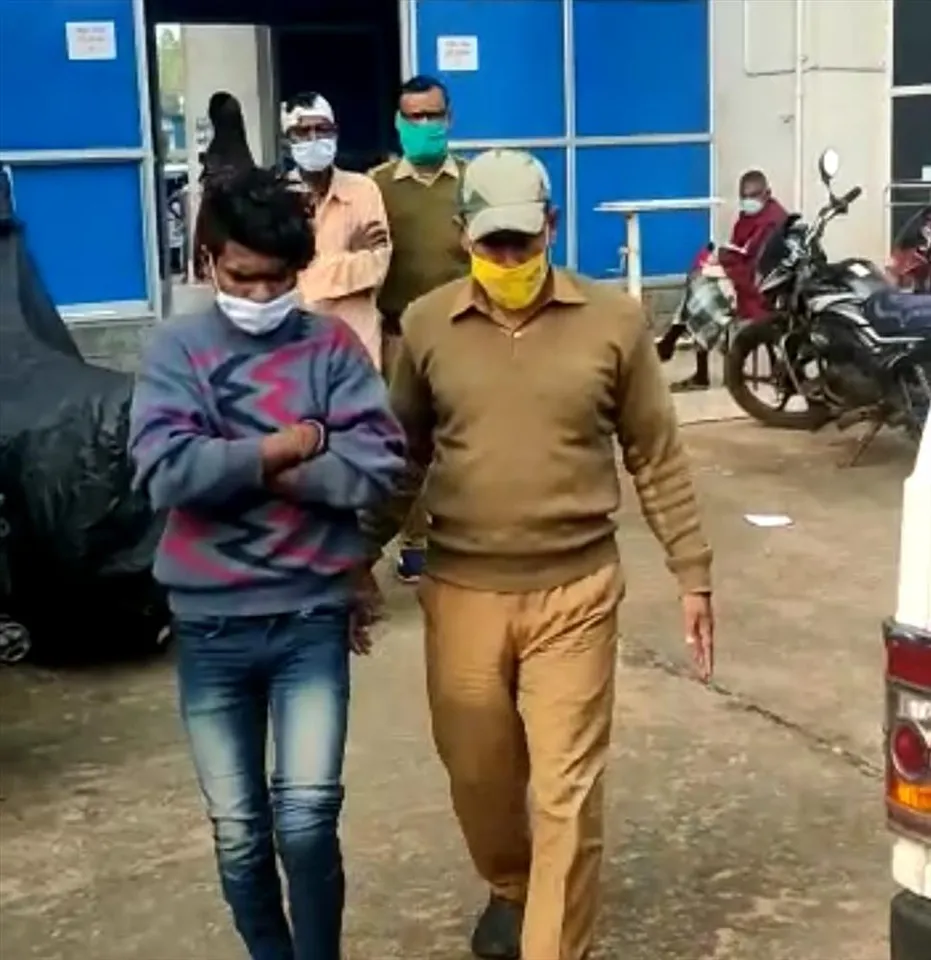 নিজের স্ত্রীকে মারধর করে শ্রীঘরে স্বামী