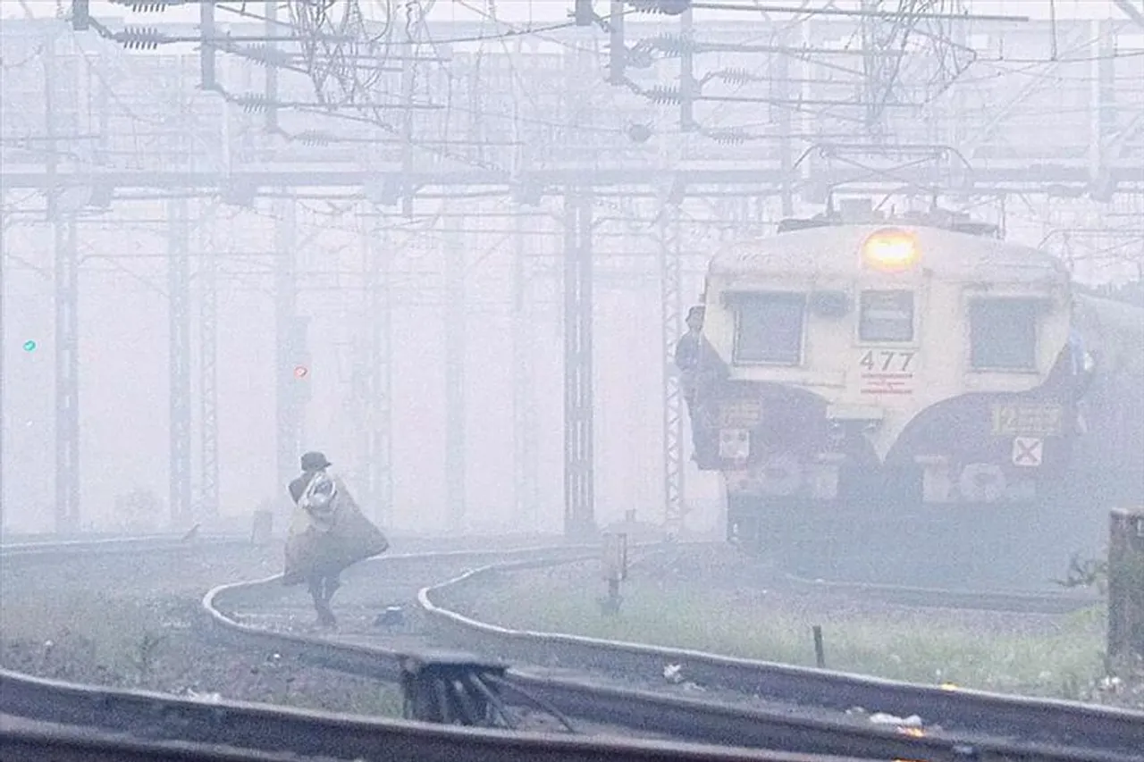 কুয়াশায় দেশজুড়ে বাতিল ৩৩৩টি ট্রেন