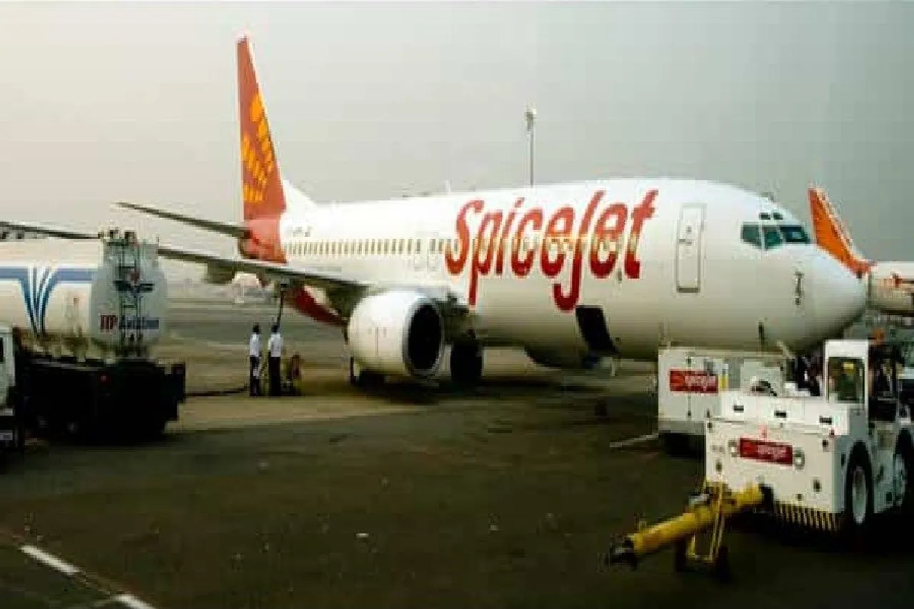 মাঝ আকাশে ইঞ্জিনে ত্রুটি, অল্পের জন্য বড় দুর্ঘটনা থেকে রক্ষা পেল বিমান