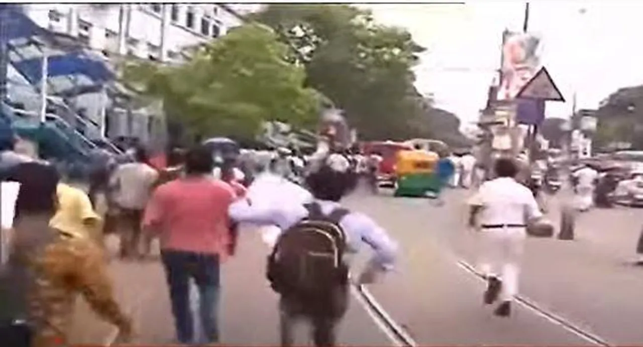 শিয়ালদায় আপার টেট পরীক্ষার্থীদের বিক্ষোভ