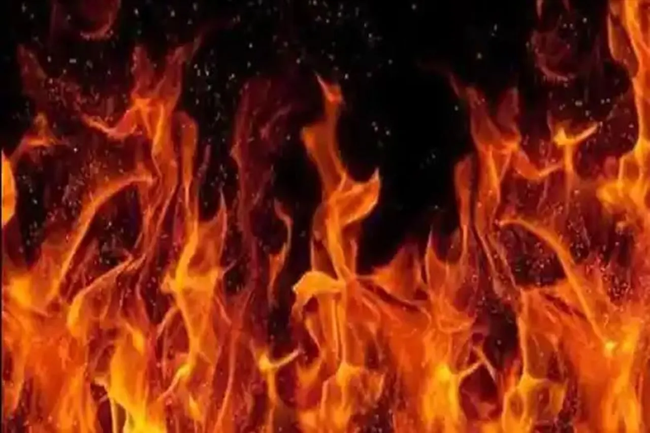 মুম্বাইয়ের ফিল্ম সিটির স্টুডিওতে ভয়াবহ অগ্নিকাণ্ড