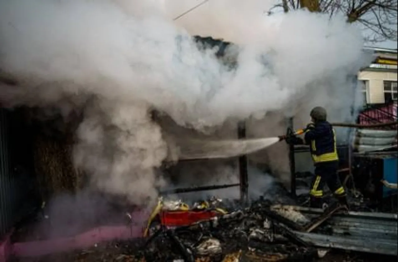 ইউক্রেনের খেরসনে রুশ গোলাবর্ষণে নিহত ৪, আহত ৫