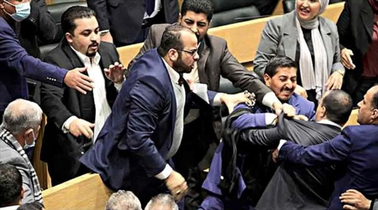 জর্ডনের পার্লামেন্টে হাতাহাতি