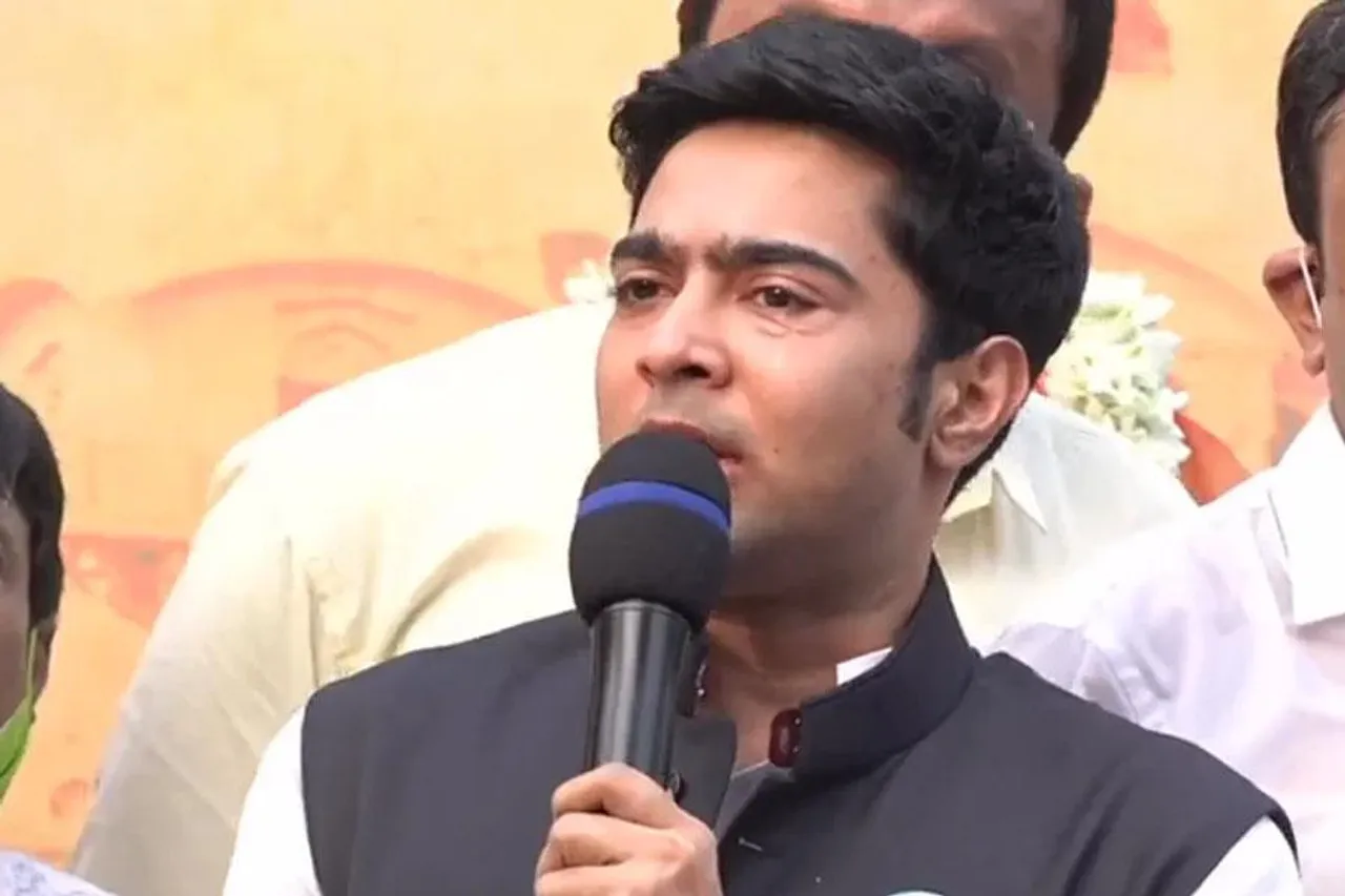 চাকরির আশ্বাস দিলেন অভিষেক