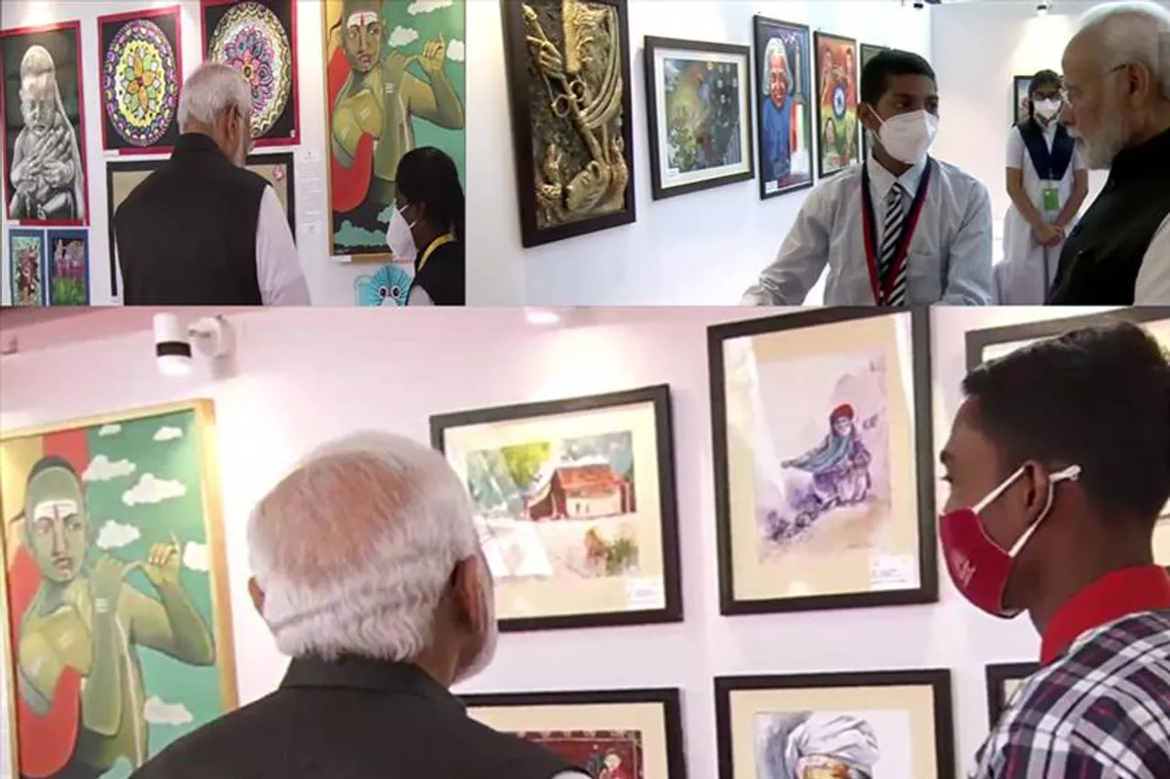 পরীক্ষা পে চর্চার আগে প্রদর্শনী পরিদর্শনে প্রধানমন্ত্রী