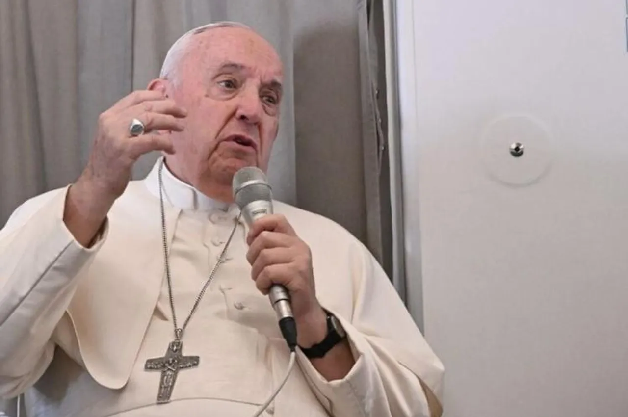 সেপ্টেম্বরে মঙ্গোলিয়া সফরে যেতে চান পোপ