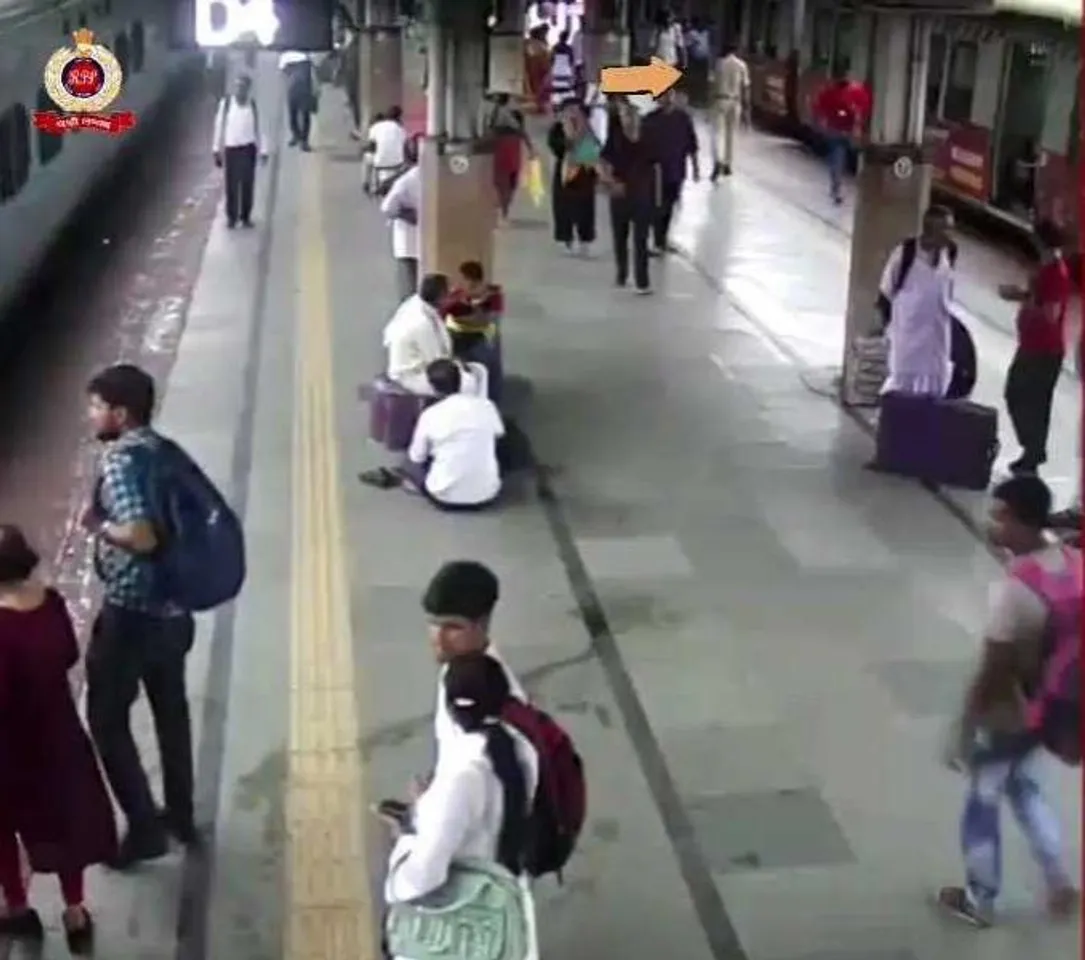 হাওড়ায় রেল পুলিশের তৎপরতায় প্রাণ বাঁচল যাত্রীর