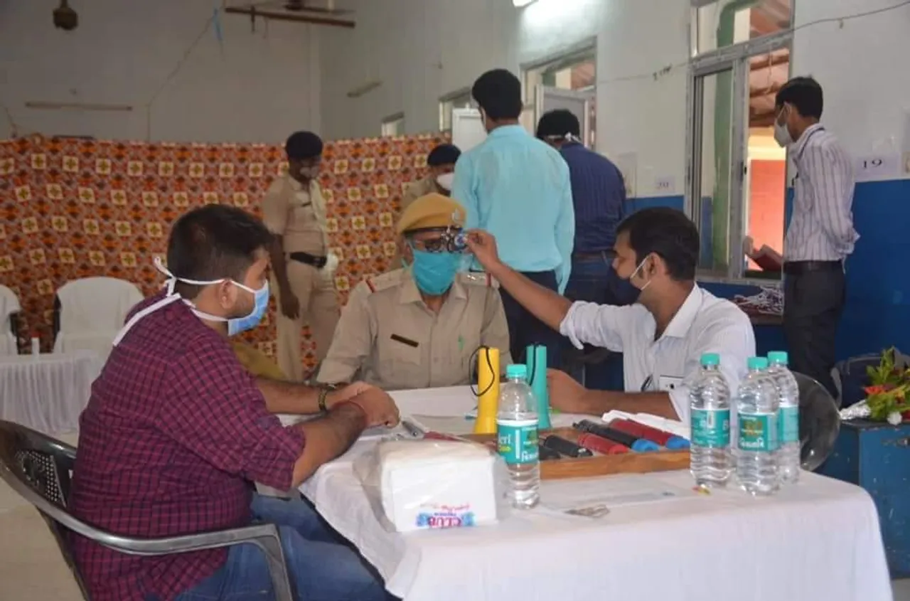 পশ্চিম মেদিনীপুর জেলা পুলিশের বিনামূল্যে চক্ষু পরীক্ষা শিবির