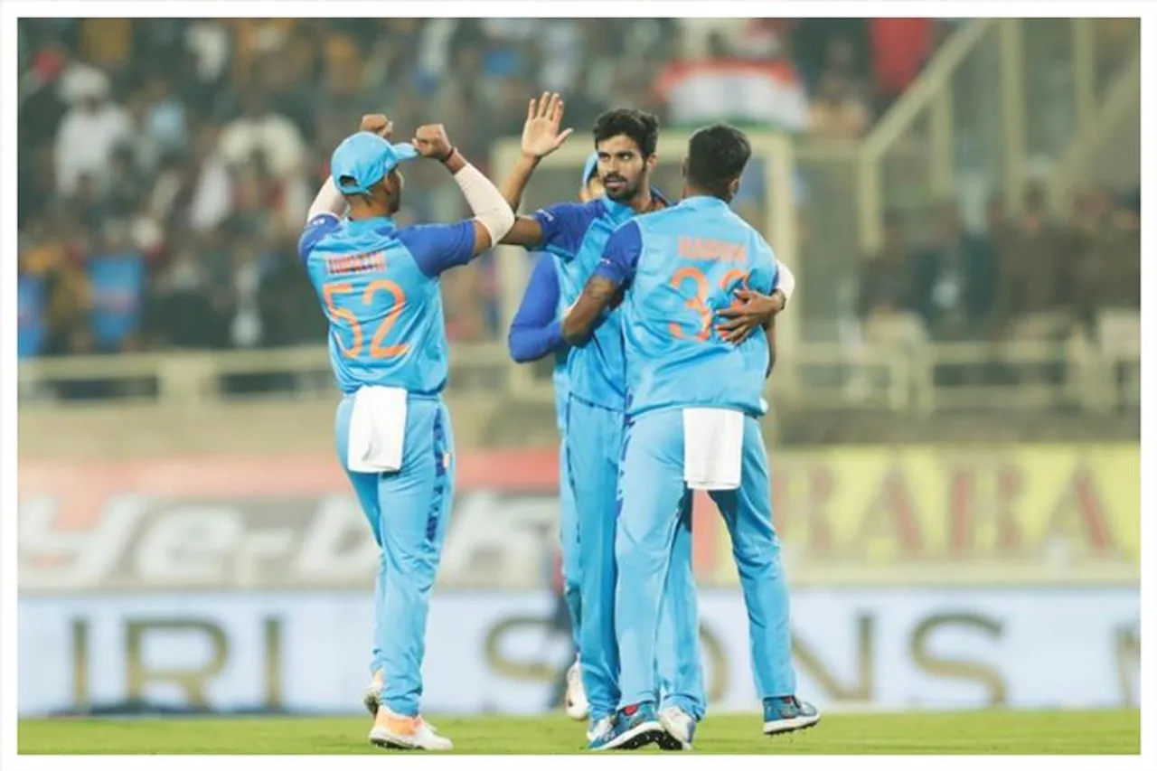 সুন্দরের ২ উইকেট