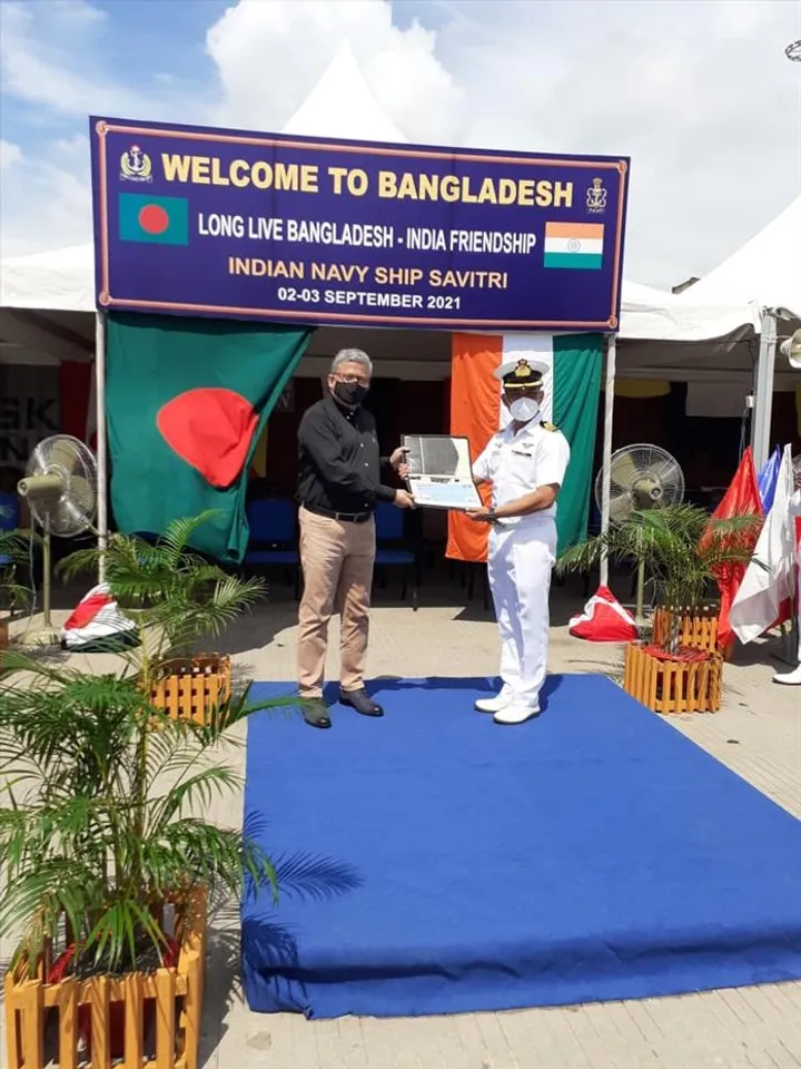 বাংলাদেশের জন্য দুটি পরিপূর্ণ অক্সিজেন প্লান্ট দিল ভারত