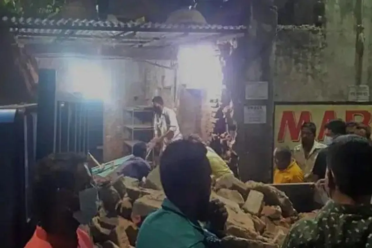 ভারতের হাইকমিশন বাংলাদেশি কর্তৃপক্ষের সঙ্গে যোগাযোগ রাখছে