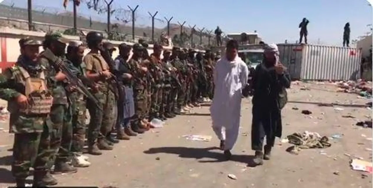 কাবুল বিমানবন্দরের গেট পাহারা দিচ্ছে তালিবান রেড ইউনিট