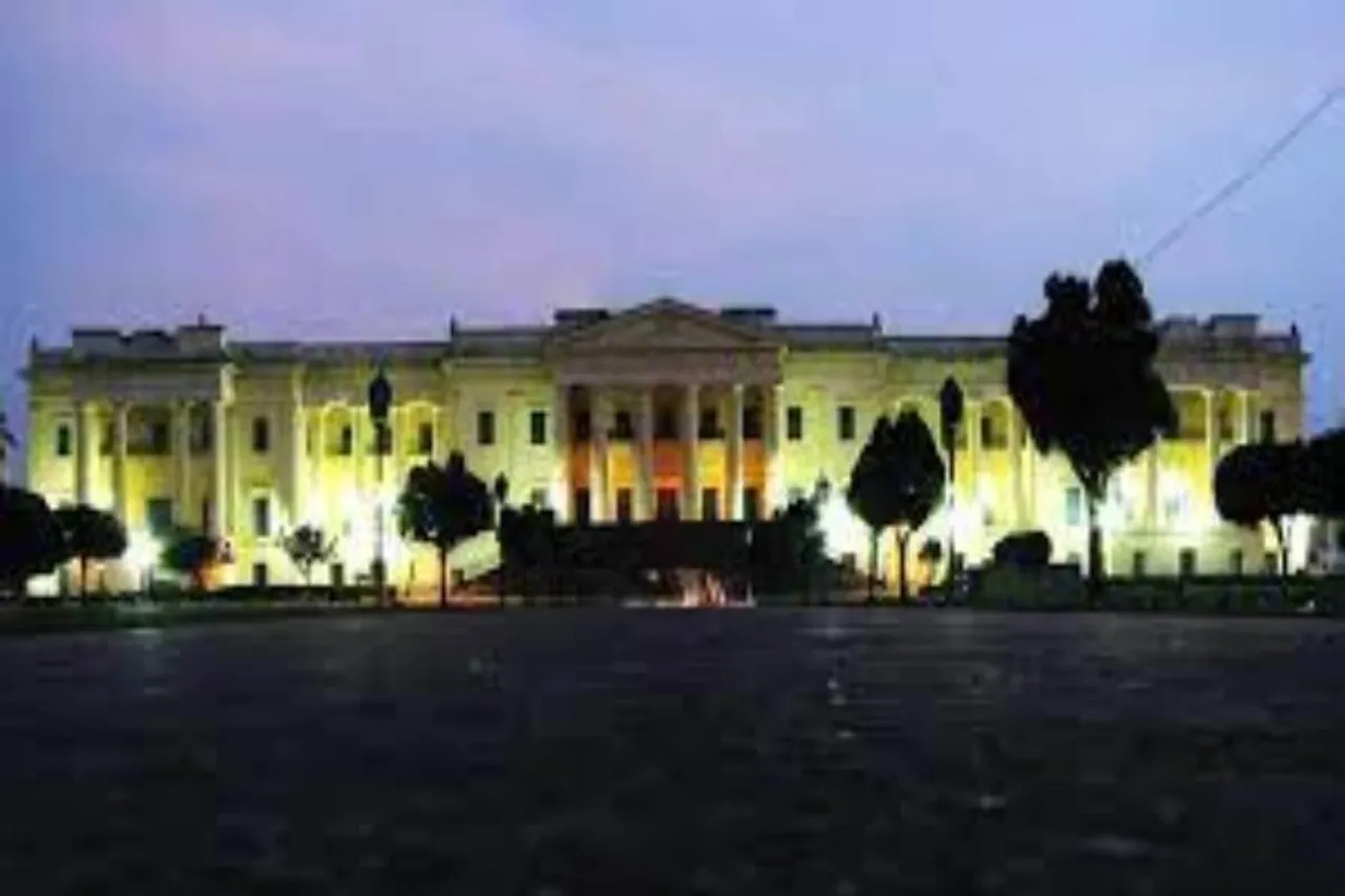 অল্প খরচেই এক দিনের ভ্রমণে ইতিহাসের ছোঁয়া