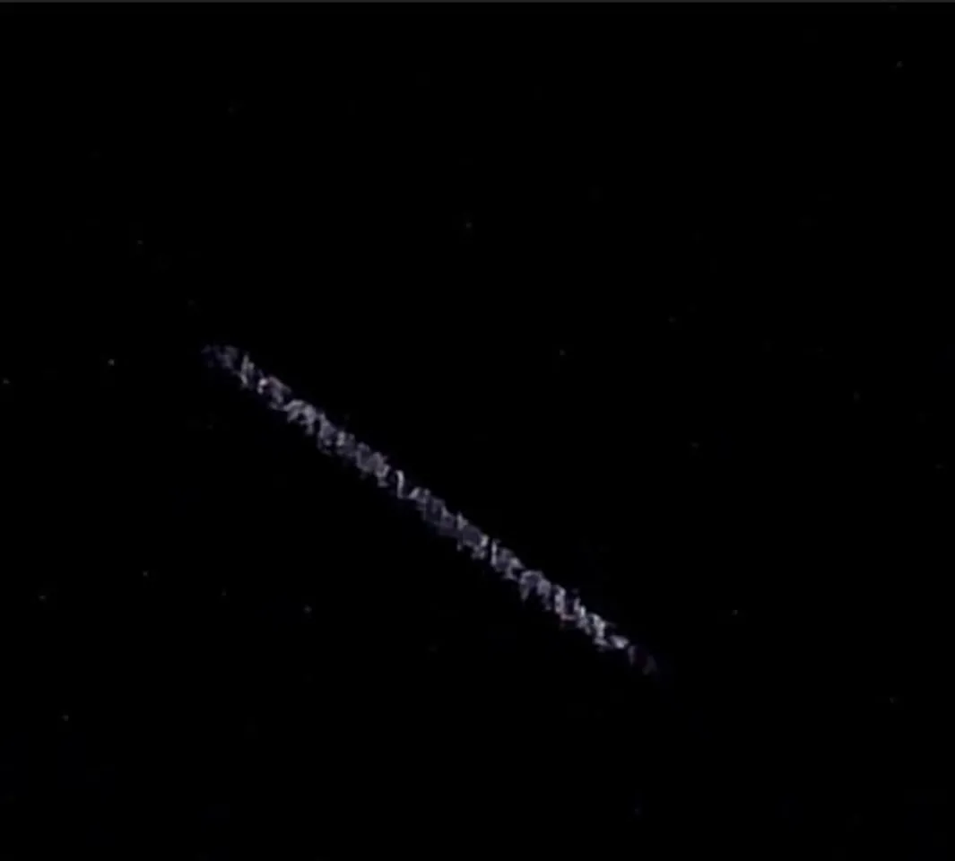 রহস্যময় আলো দেখা গেল  আকাশে