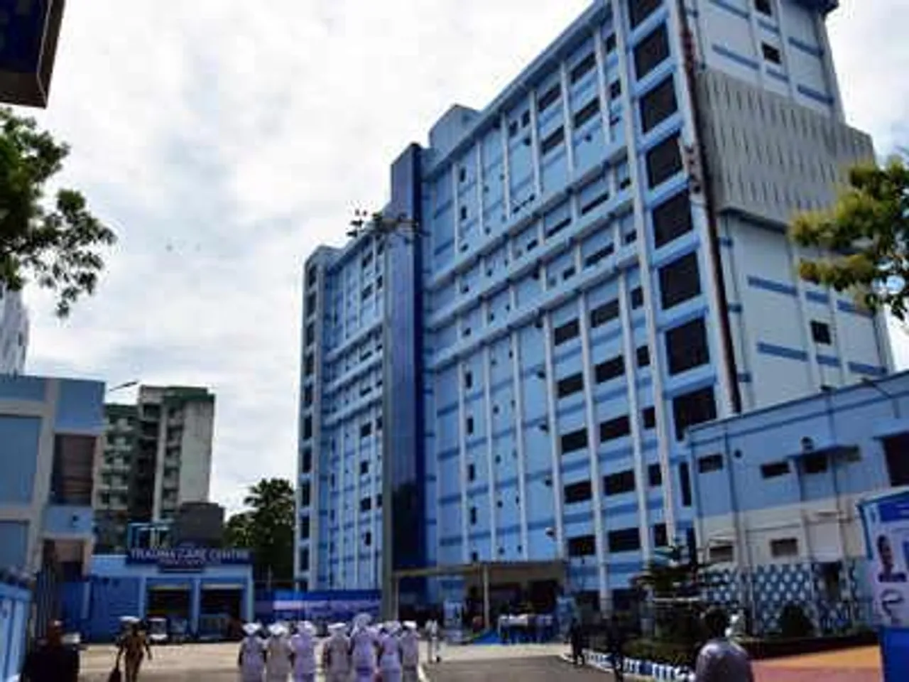 এসএসকেএম-এর সামনে সরগরম পরিস্থিতি