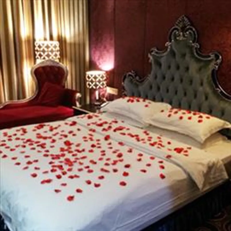 বিছানাতেও আসুক রাজকীয়তা