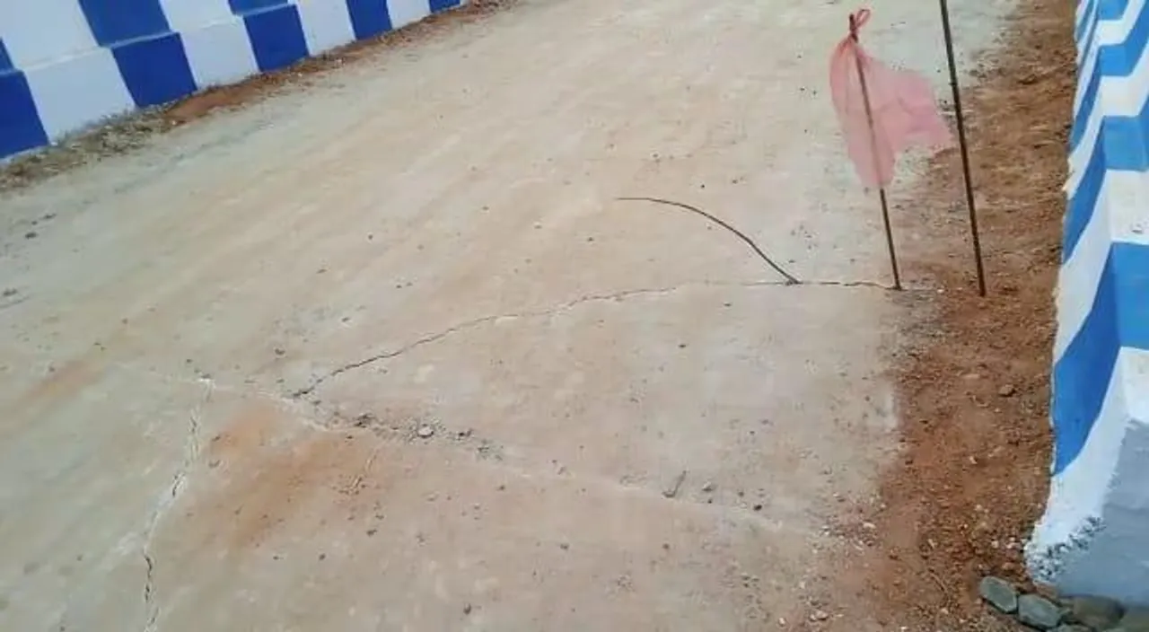 চালু হওয়ার একদিনের মধ্যে  সেতুতে ফাটল