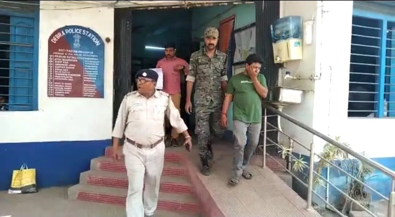 ফের ডেবরার হোটেলে মধুচক্রের হদিশ, গ্রেফতার ২