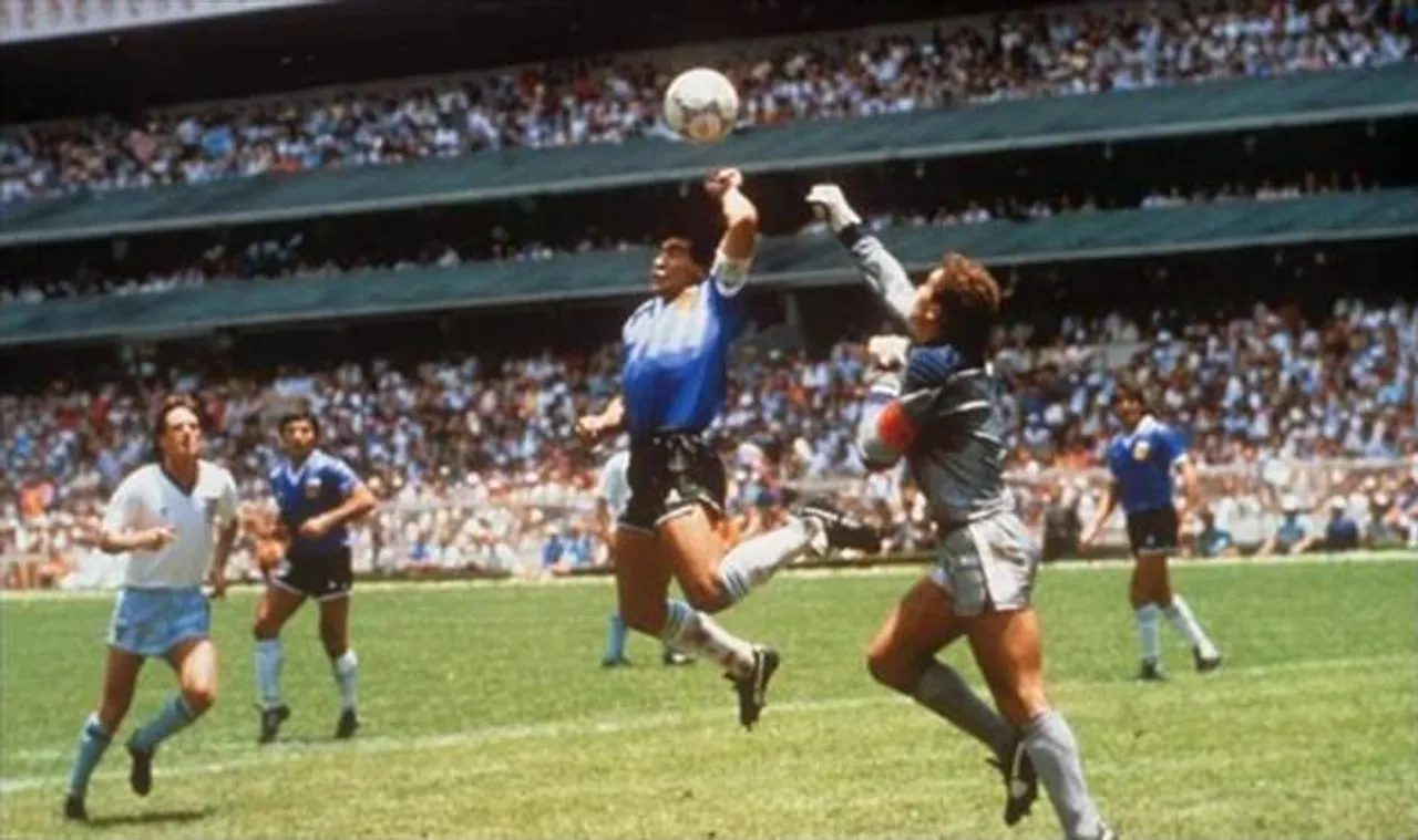 নিলামে ‘হ্যান্ড অব গড’ জার্সি