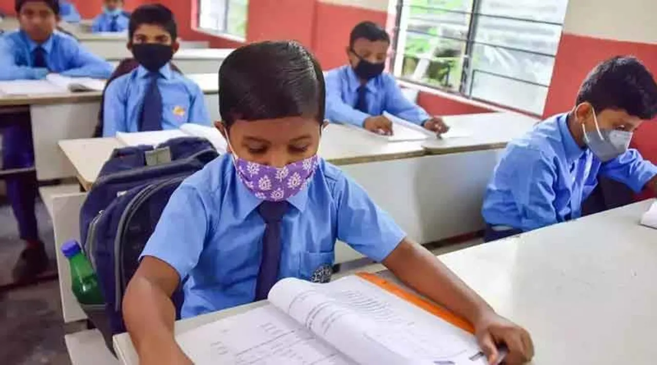 স্কুল বন্ধ থাকায় বর্ণও চিনতে পারছে না বহু পড়ুয়া