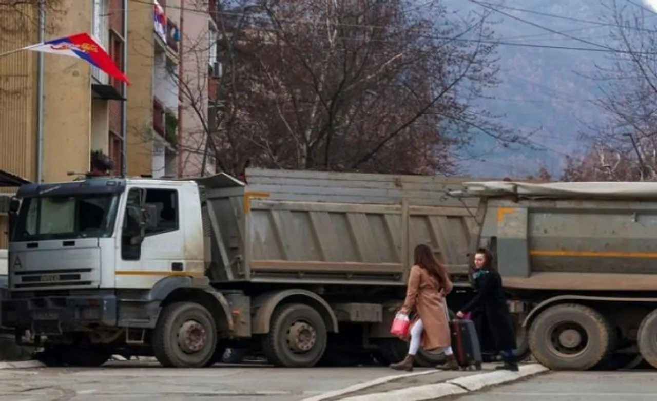 উত্তর কসোভোর ব্যারিকেড তুলে নিতে সম্মত সার্ব বিক্ষোভকারীরা
