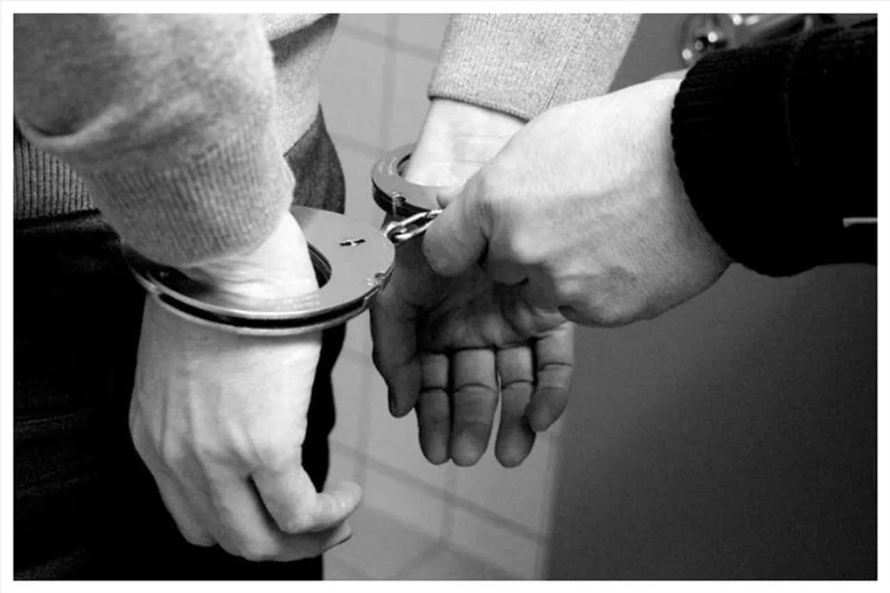 মাদক বিক্রেতাকে গ্রেফতার করল ক্রাইম ব্রাঞ্চ