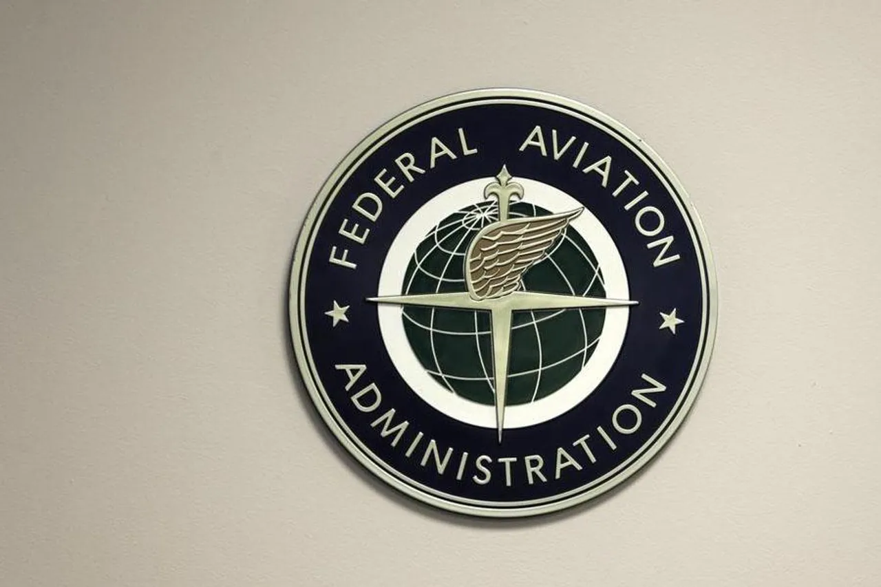 নিউইয়র্ক বিমানবন্দরে বিমান বাতিলের  ঘটনায়  তদন্ত করছে মার্কিন সংস্থা