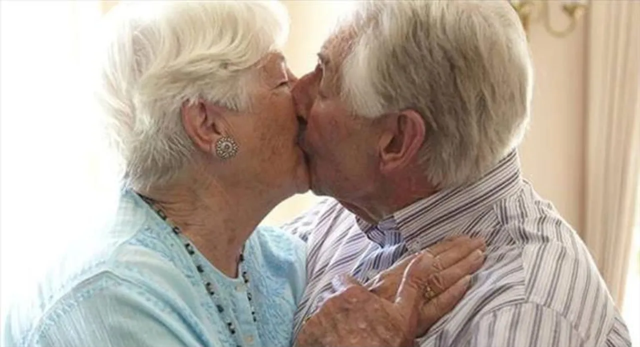 সত্তরোর্ধদের যৌনজীবনেও আছে উত্তেজনা!