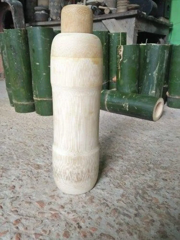 বাঁশের তৈরি বোতল ও ঝাড়ু