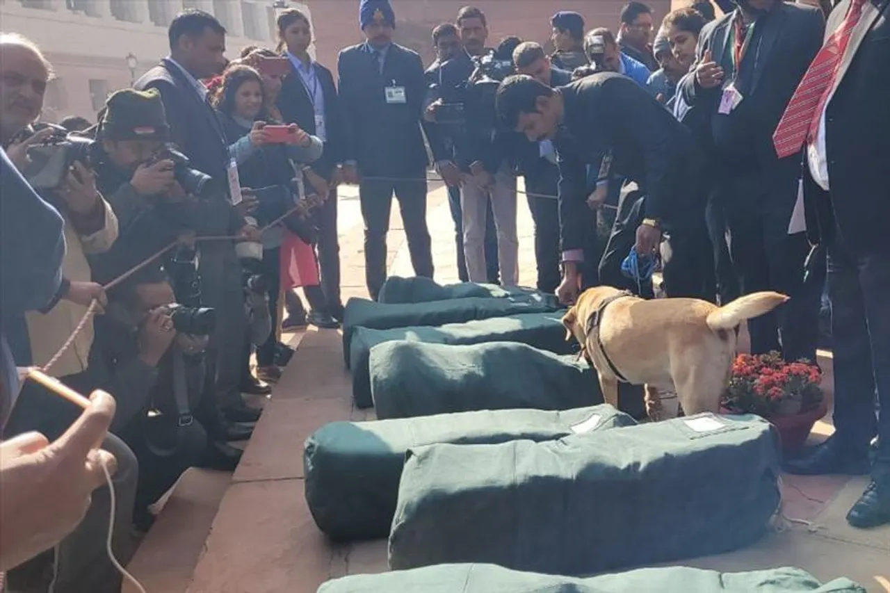 Union Budget: 'স্নিফার ডগ'-এর মাধ্যমে চলছে সংসদে আনা কপি পরীক্ষার কাজ