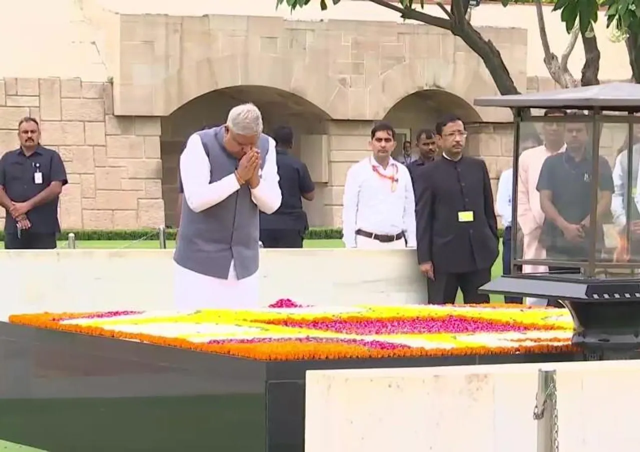 দেশের ১৪-তম উপরাষ্ট্রপতি হিসেবে শপথ নেওয়ার আগে রাজঘাটে জগদীপ ধনখড়