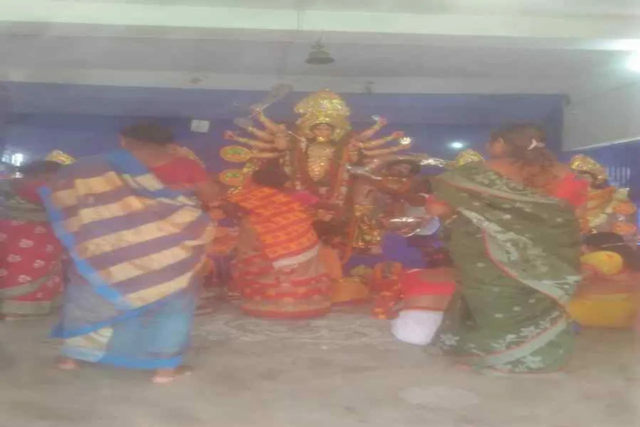 নন্দন নগর নর্থ সার্ব্বজনীন দুর্গোৎসব কমিটির পুজোয় চলছে অষ্টমী পুজোর আয়োজন