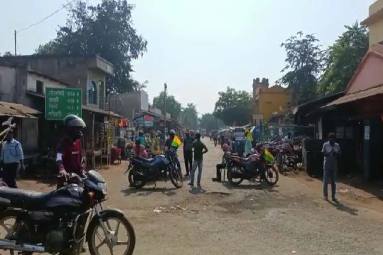 অখিল গিরির গ্রেফতারির দাবিতে গোপীবল্লভপুরে বিক্ষোভ