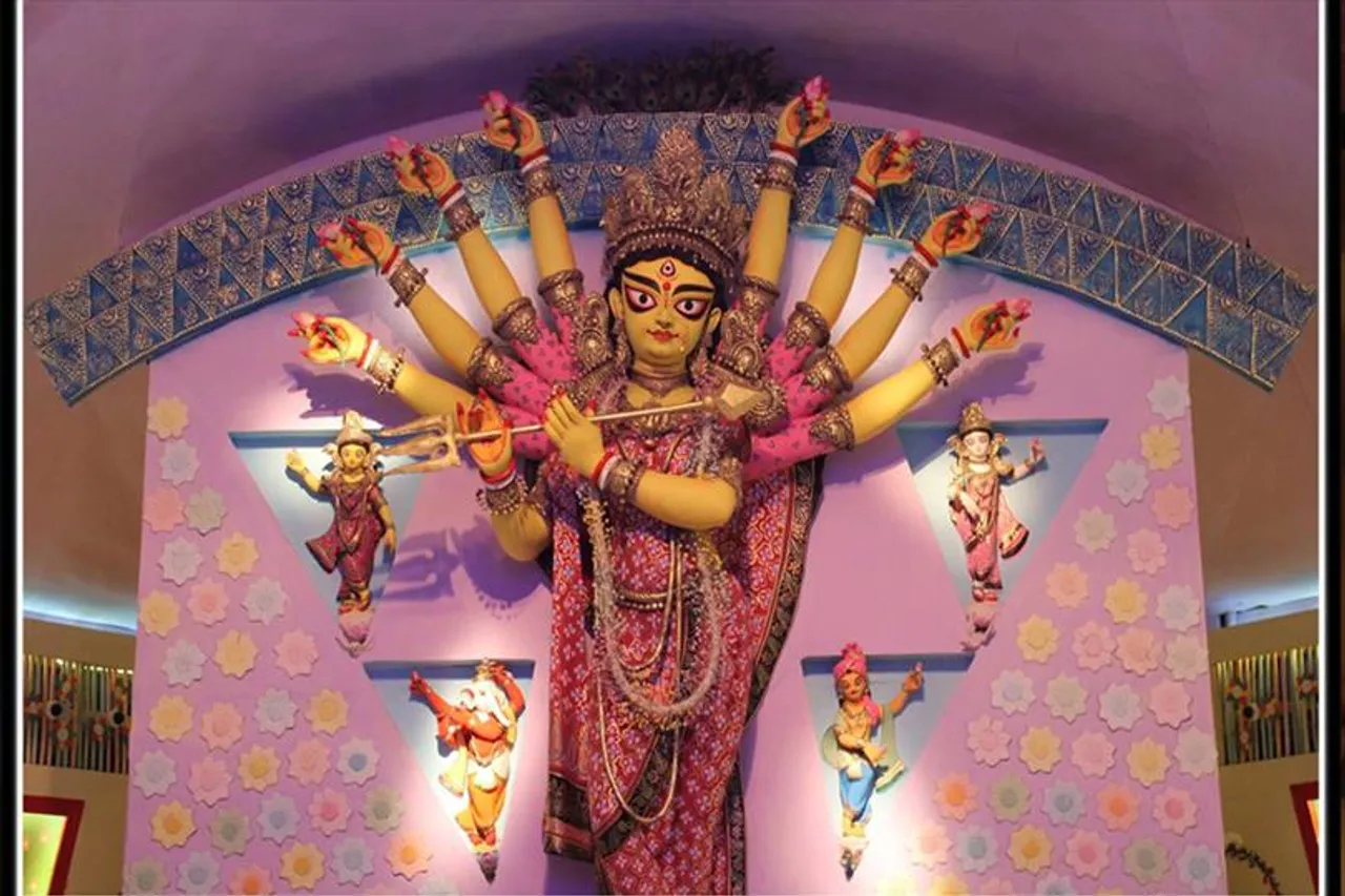 অবরুদ্ধ পরিস্থিতি থেকে মুক্তি পেতে মায়ের শরণাপন্ন বোসপুকুর তালবাগান