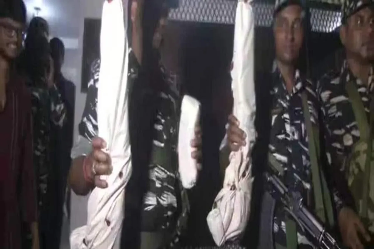 কয়েক ঘণ্টা ধরে অভিযান চালিয়ে প্রেম প্রকাশের বাড়ি থেকে বেরোলেন ইডির আধিকারিকরা