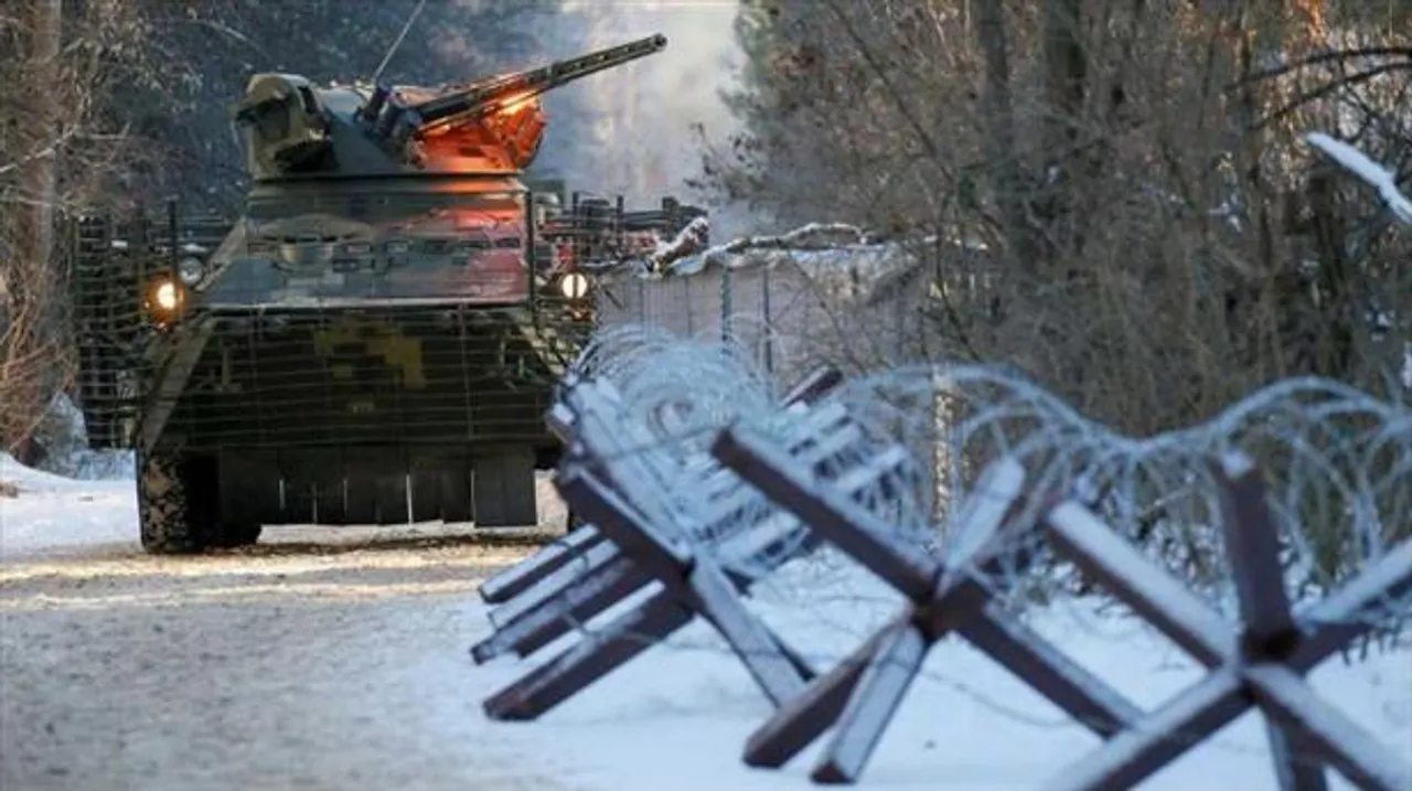 বেলারুশ সীমান্ত পেরিয়ে ঢুকছে রুশ ট্যাঙ্কবাহিনী