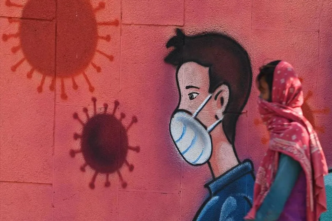 সামান্য বাড়ল সংক্রমণ, নীচের দিকেই মৃত্যুর গ্রাফ