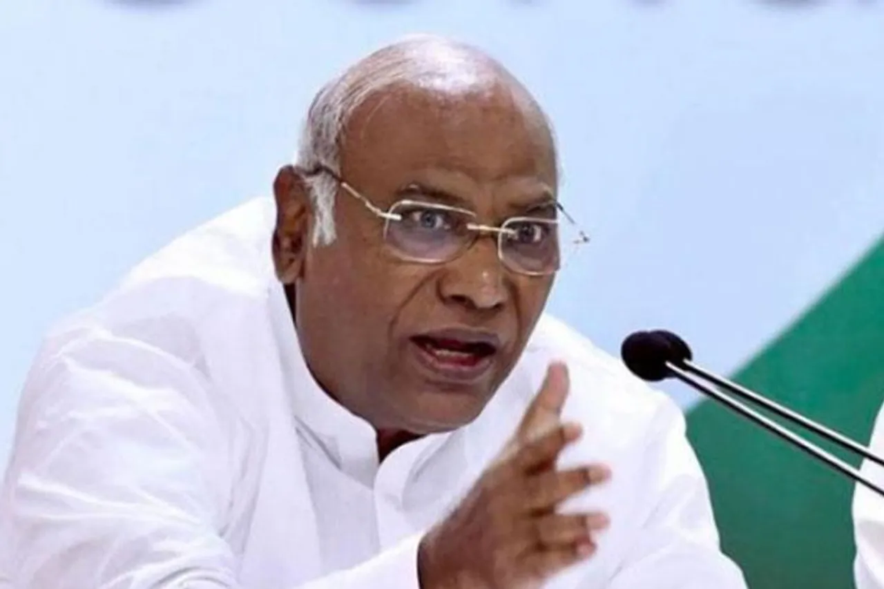 ‘নির্ভয়ে ভোট দিন’, ত্রিপুরাবাসীদের বার্তা খাড়গের