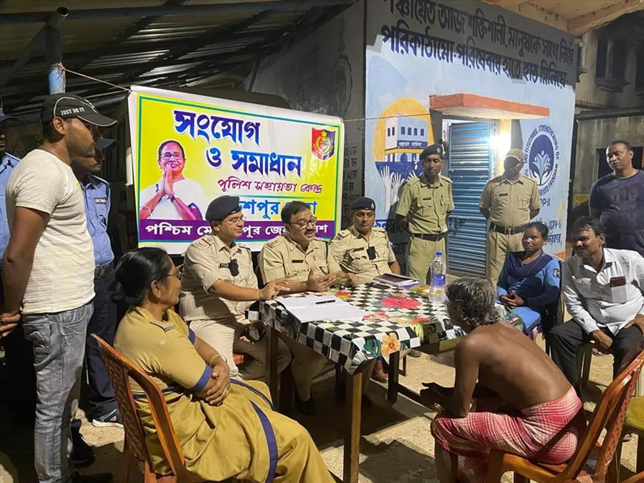 পশ্চিম মেদিনীপুর জেলা পুলিশের উদ্যোগে শুরু হল "সংযোগ ও সমাধান" কর্মসূচি