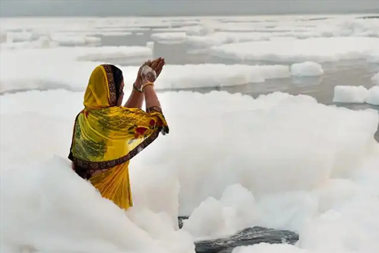 যমুনা নদীতে বিষাক্ত রাসায়নিক স্প্রে করার অভিযোগ দিল্লি সরকারের বিরুদ্ধে