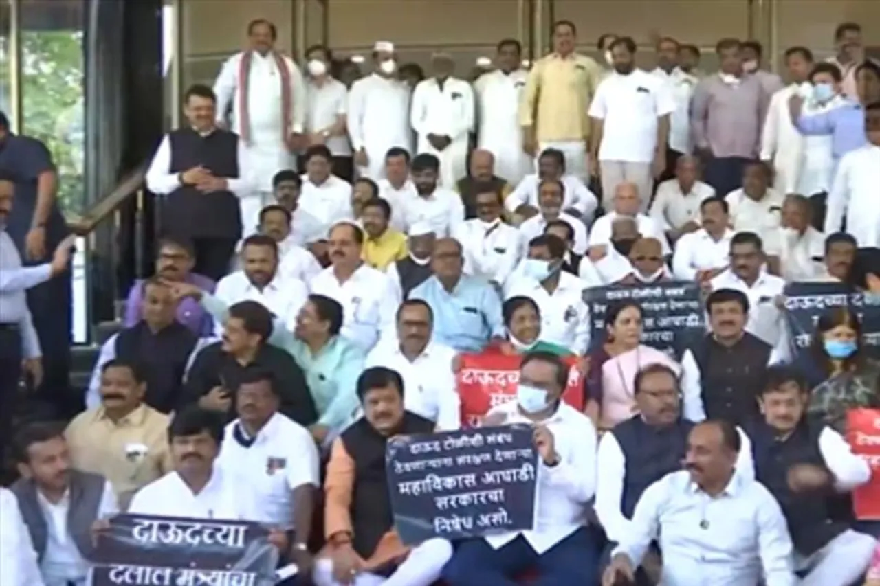 মন্ত্রীর পদত্যাগের দাবিতে বিধানসভায় বিক্ষোভ বিজেপির