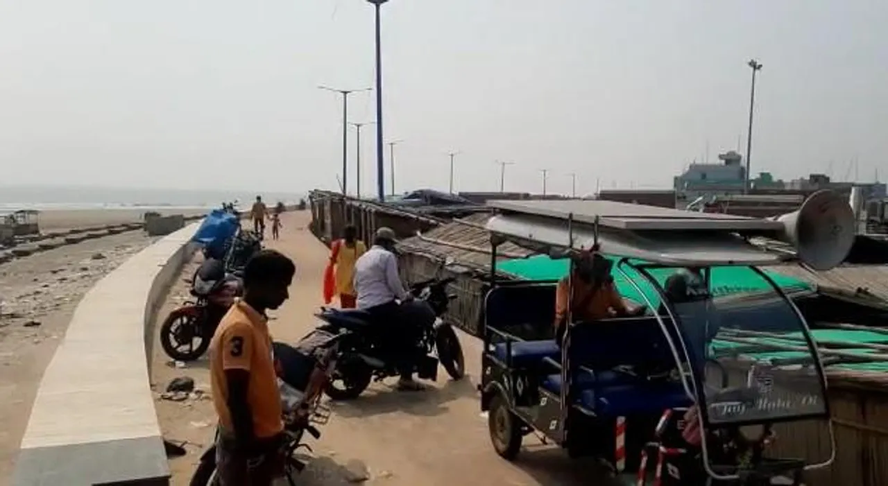 ঘূর্ণিঝড়ের সতর্কতায় দিঘায় শুরু মাইকিং