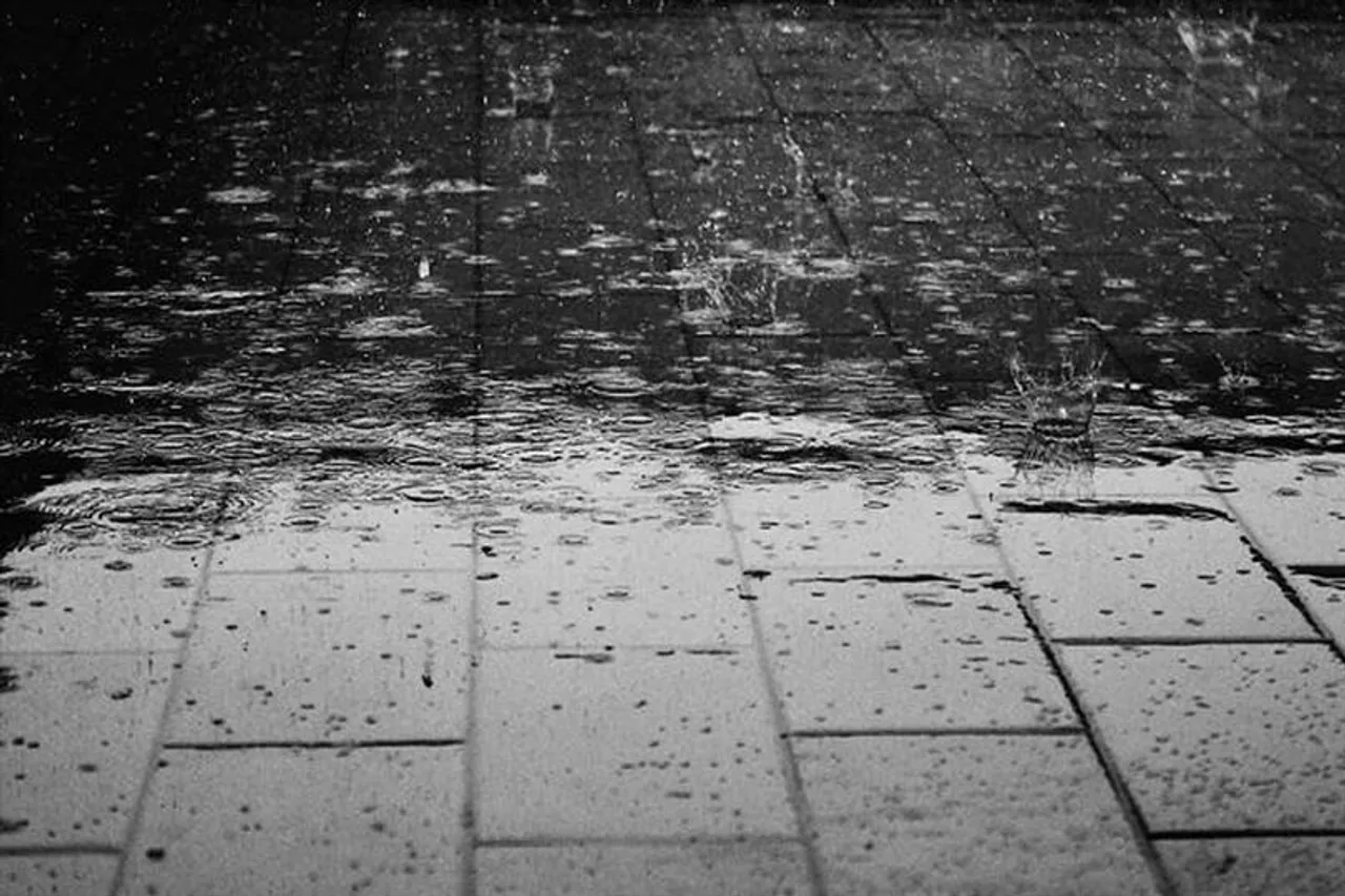 অস্বস্তি থেকে মুক্তি দিতে আসছে বৃষ্টি