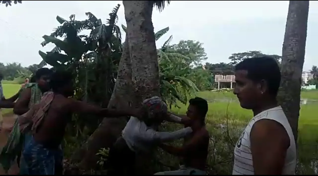 বচসার জেরে রাস্তা দুভাগে কেটে প্রতিবাদ, বিচ্ছিন্ন যোগাযোগ