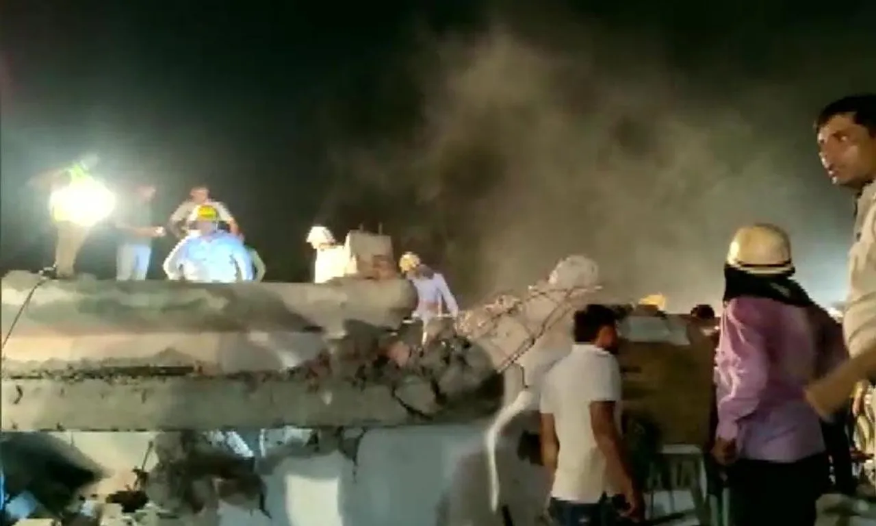 মর্মান্তিক, তিনতলা বাড়ি ভেঙে মৃত ১