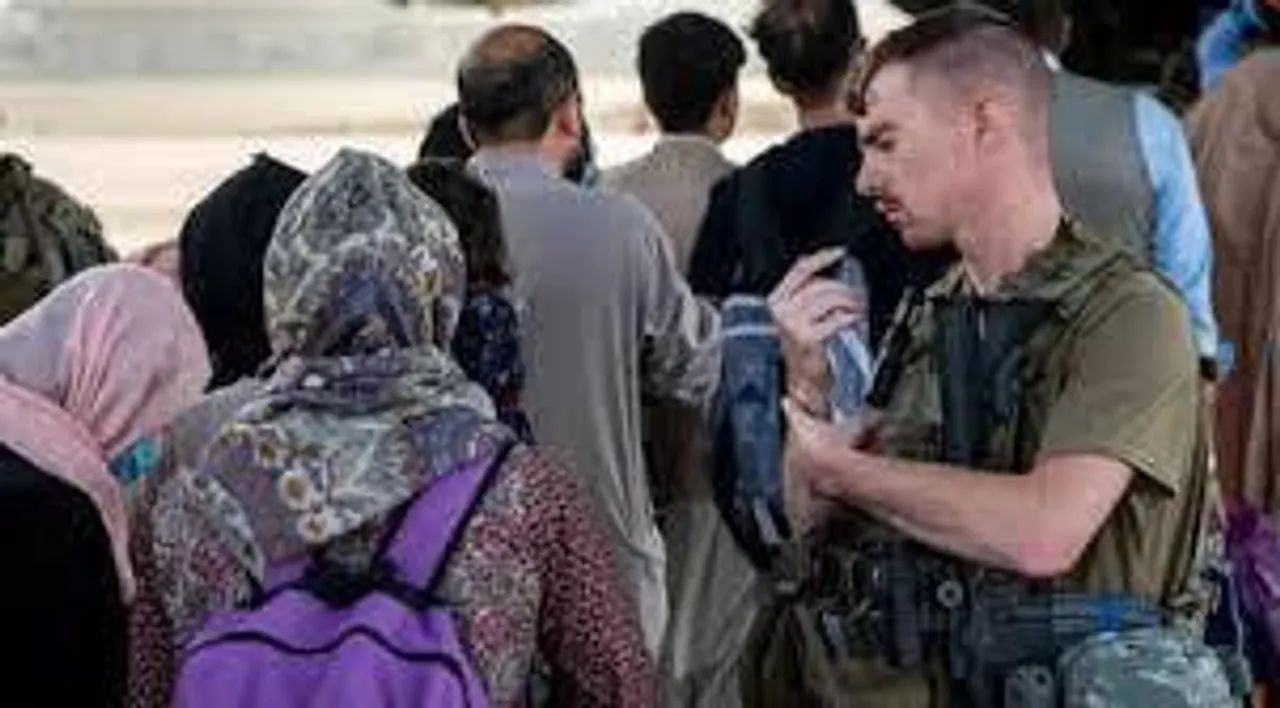 উদ্ধারকার্য চলাকালীন আমেরিকা ও ইংল্যান্ড এর সৈন্যদের হাতাহাতি