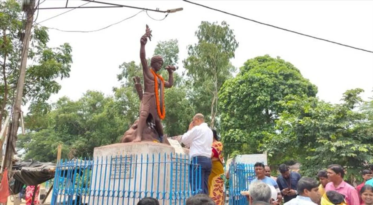 ঝাড়গ্রাম জেলা প্রশাসনের উদ্যোগে ভগবান বিরসা মুন্ডার প্রয়াণ দিবস উদযাপন হল সাঁকরাইল ব্লকের রোহিনী এলাকায়