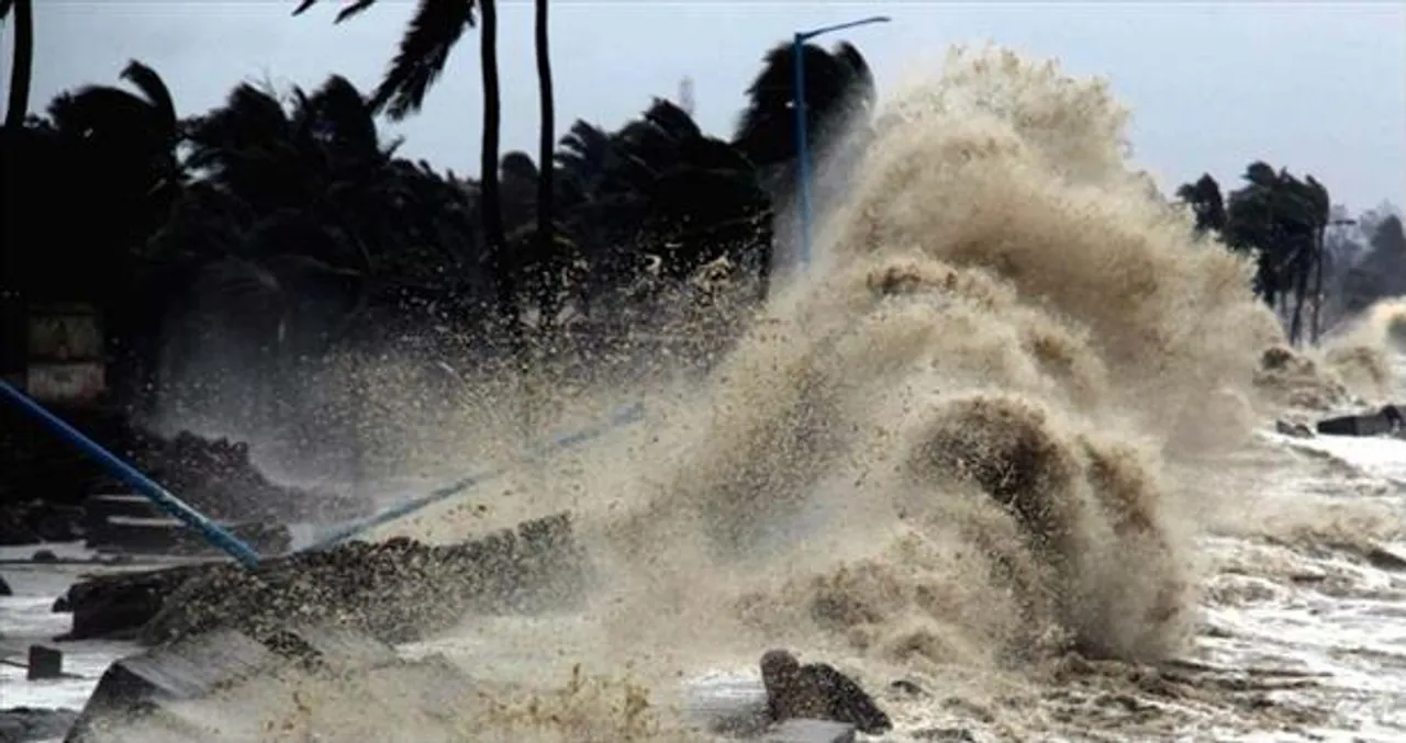 উপকূলে বাড়ছে বিপদ!